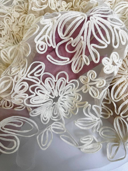 Сетка с вышивкой, кремовый, сутаж BST3858В