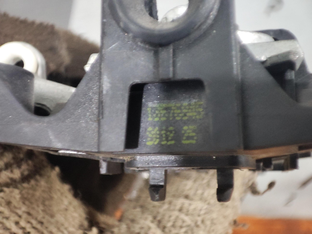 Кронштейн ручки двери левый Chevrolet Cruze 09-15 Б/У Оригинал 13576845