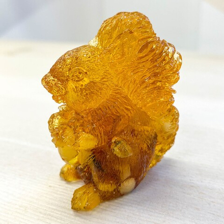 Белка с пушистым хвостом