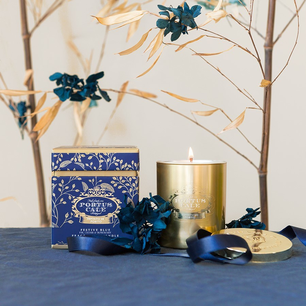 Свеча в золотом подсвечнике Castelbel Porto Portus Cale Festive Blue