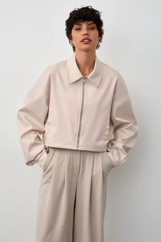 Куртка с воротом укороченная жемчужного цвета