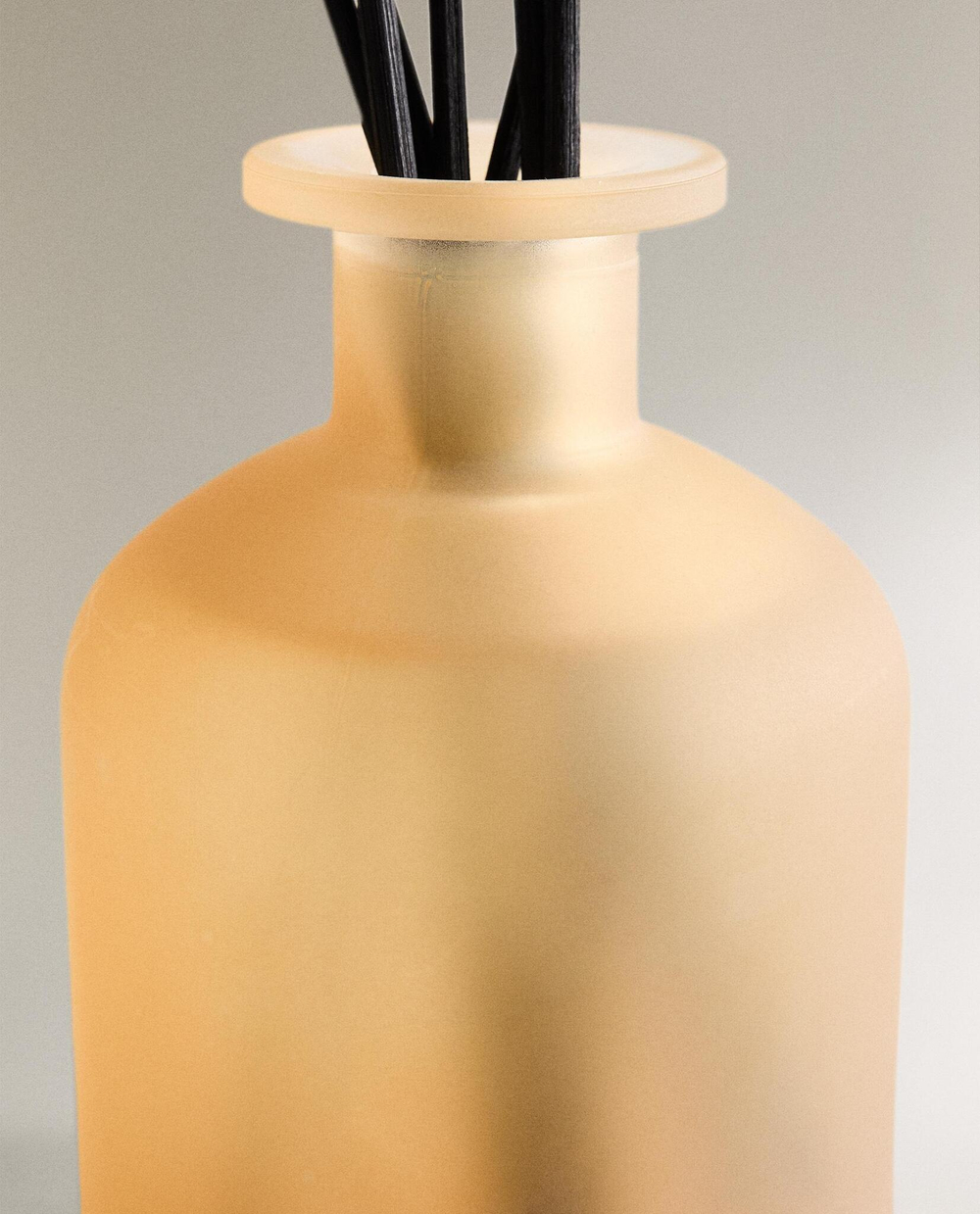 Zara Home SILK PEONY REED DIFFUSERS — ароматический диффузор с тростниковыми палочками, Шелковый Пион, 230 мл