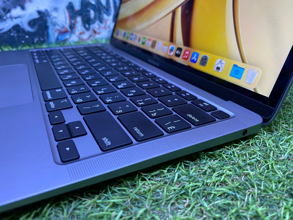 MacBook Air 13 2020 M1/8GB/256GB A2337 (9 циклов)