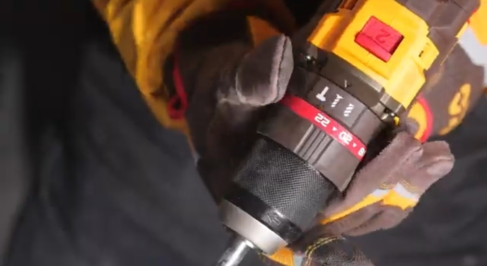 Аккумуляторный бесщёточный ударный шуруповерт INGCO CIDLI426981 INDUSTRIAL 42 В 69 Нм