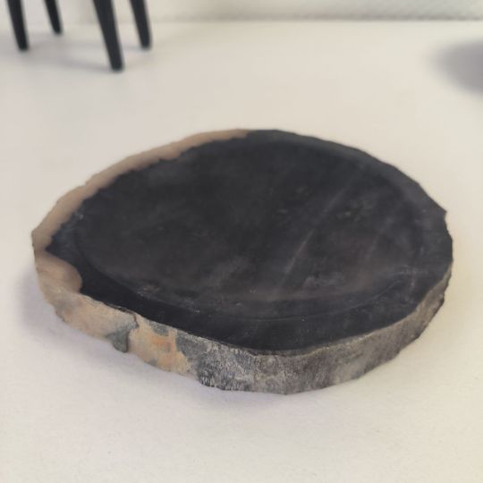 Дозаторы, мыльницы,стаканчики ,подносы из окаменелого дерева