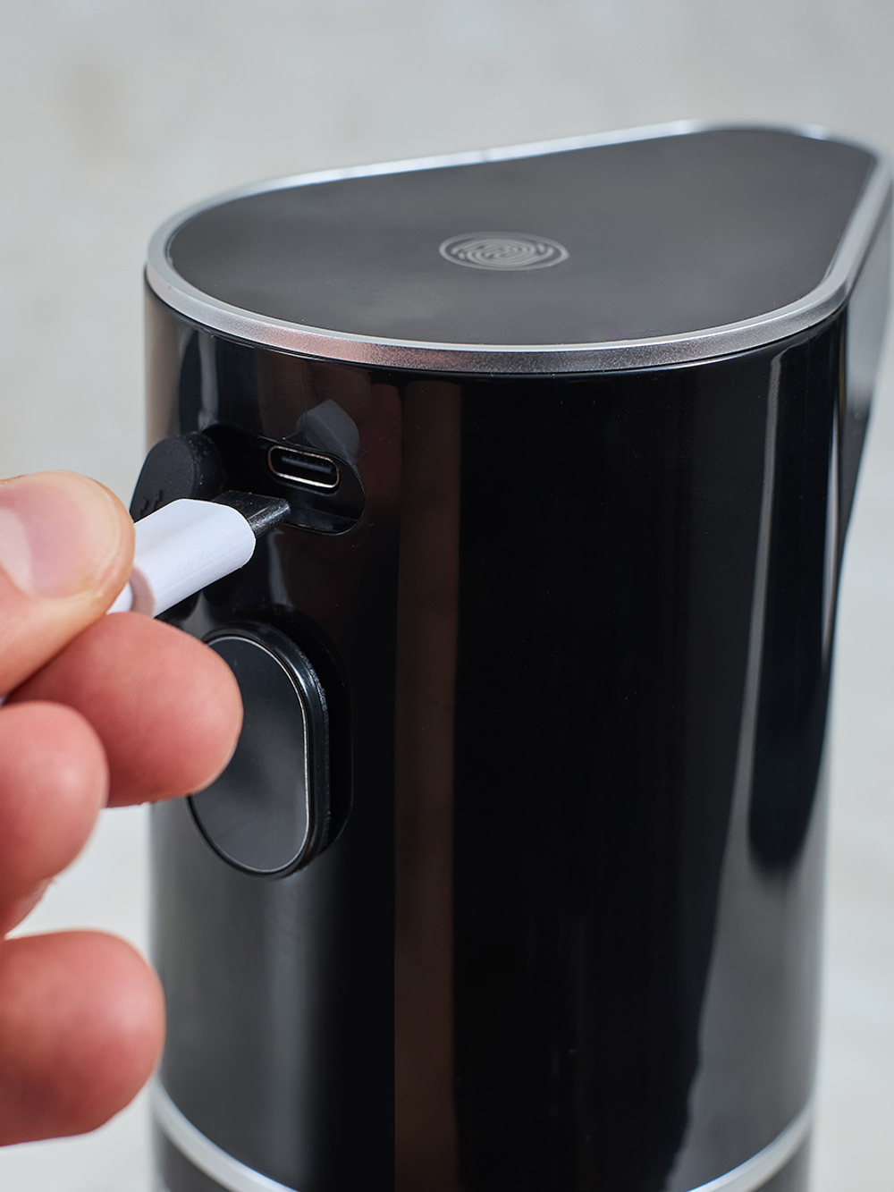 Диспенсер сенсорный для жидкого мыла lume, 350 мл, черный