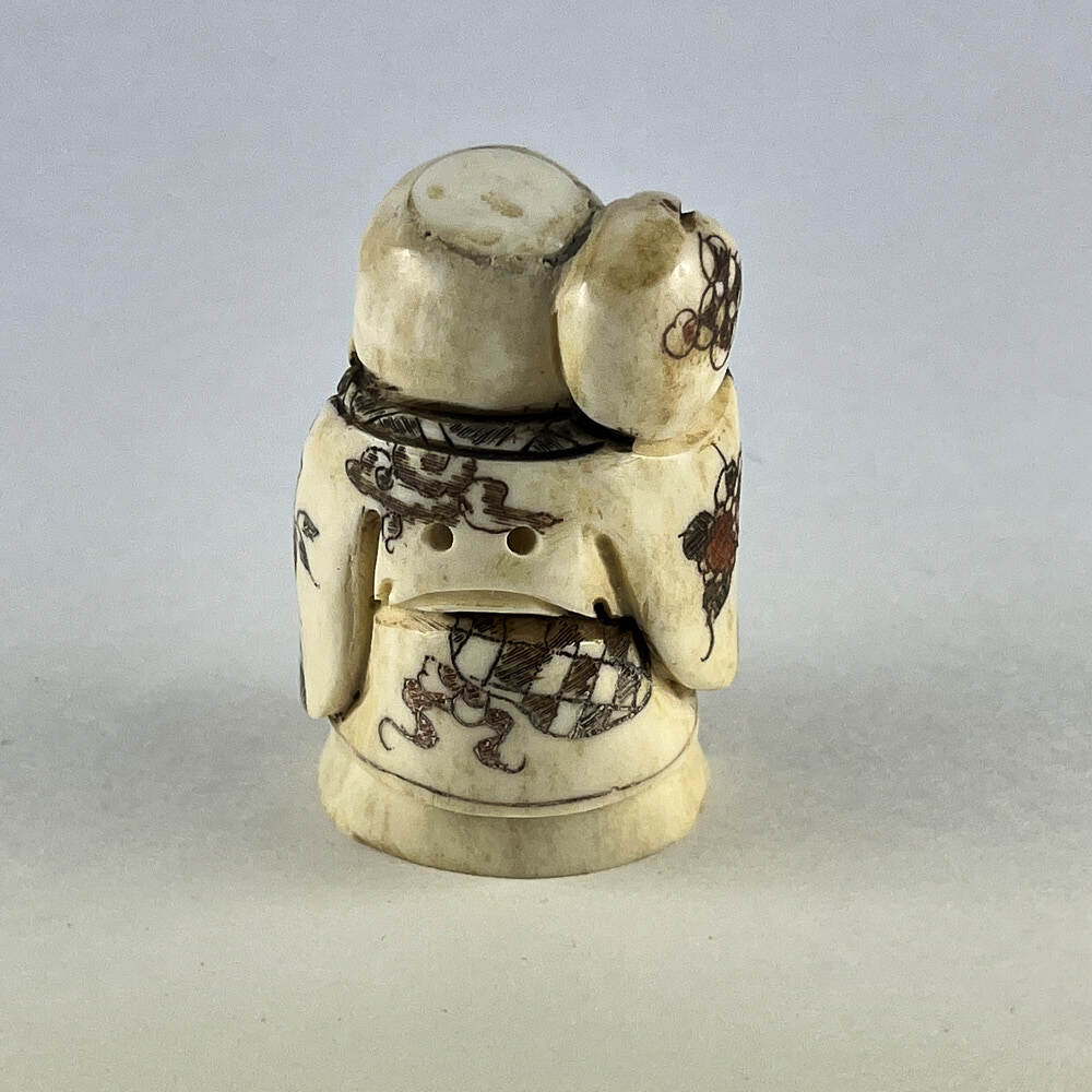 Статуэтка нэцкэ Мальчик с мешочком риса