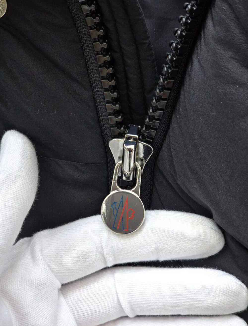 Пуховик Moncler