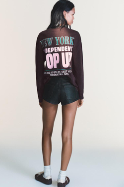 ZARA ФУТБОЛКА С ЭФФЕКТОМ ПОТЕРТОСТИ И КОНТРАСТНЫМ ТЕКСТОМ, КОРИЧНЕВЫЙ