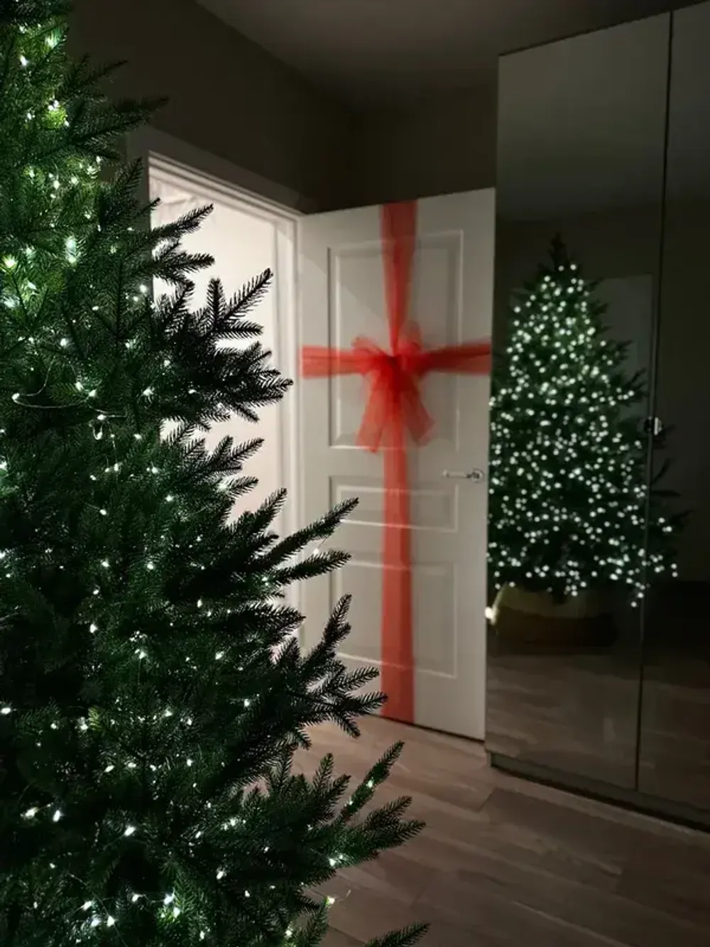 Елка с гирляндой встроенной «Сириус» (Литая хвоя) от 1,8 м до 2,7 м