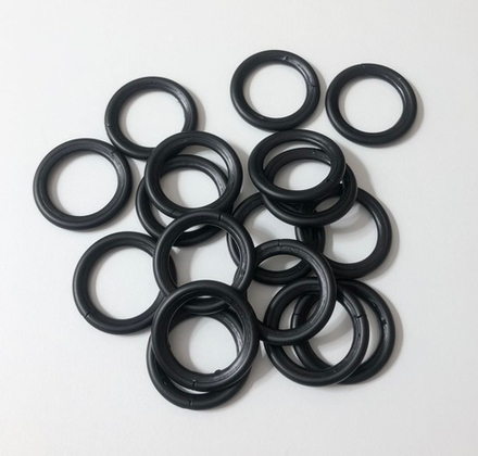 Кольцо кованое Готика d20 мм с крючком, цвет черный