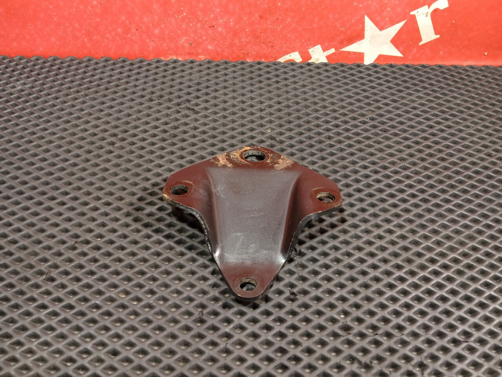 Кронштейн рессоры передней