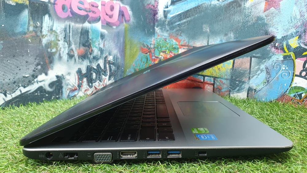 Игровой ноутбук ASUS i3-5/4 Gb/940M 2 Gb