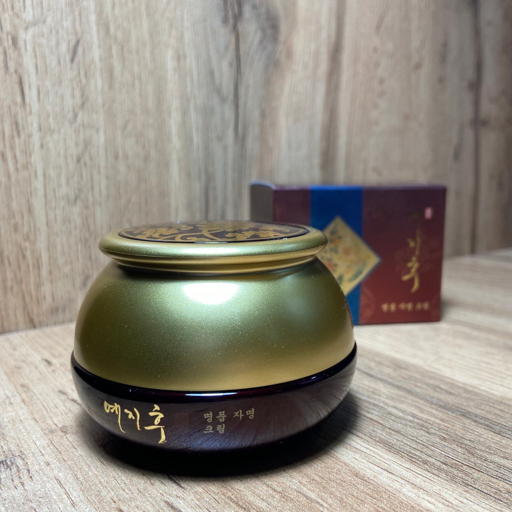 Крем для лица Bergamo Luxury Yezihu Cream с экстрактом красного женьшеня 50 г