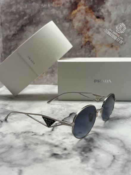 Солнечные очки Prada