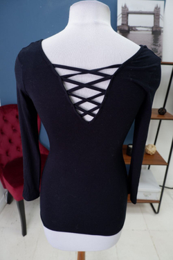 Джемпер с открытой спиной 40 размер