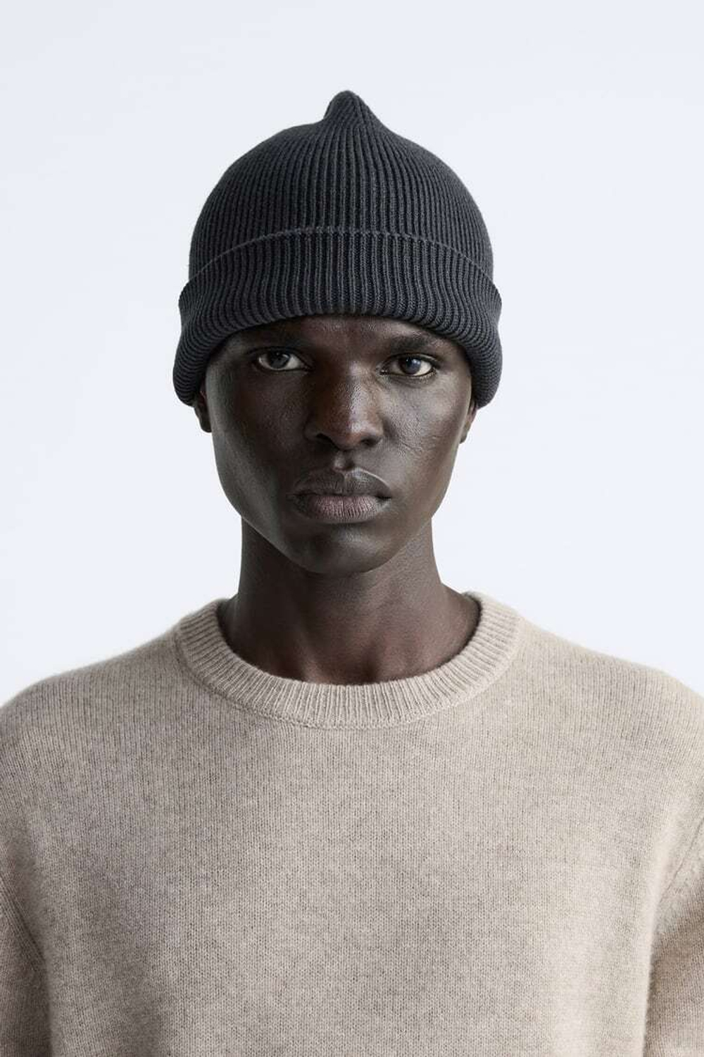 ZARA ТРИКОТАЖНАЯ ШАПКА В РУБЧИК, АНТРАЦИТОВО-СЕРЫЙ