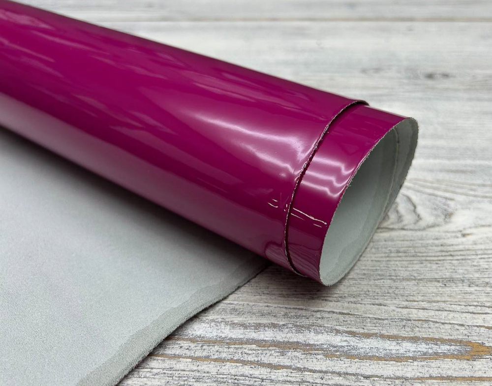 Натуральная лаковая кожа для сумок цвет Deep Fuxia
