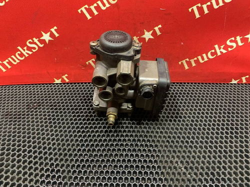 Кран управления тормозами прицепа