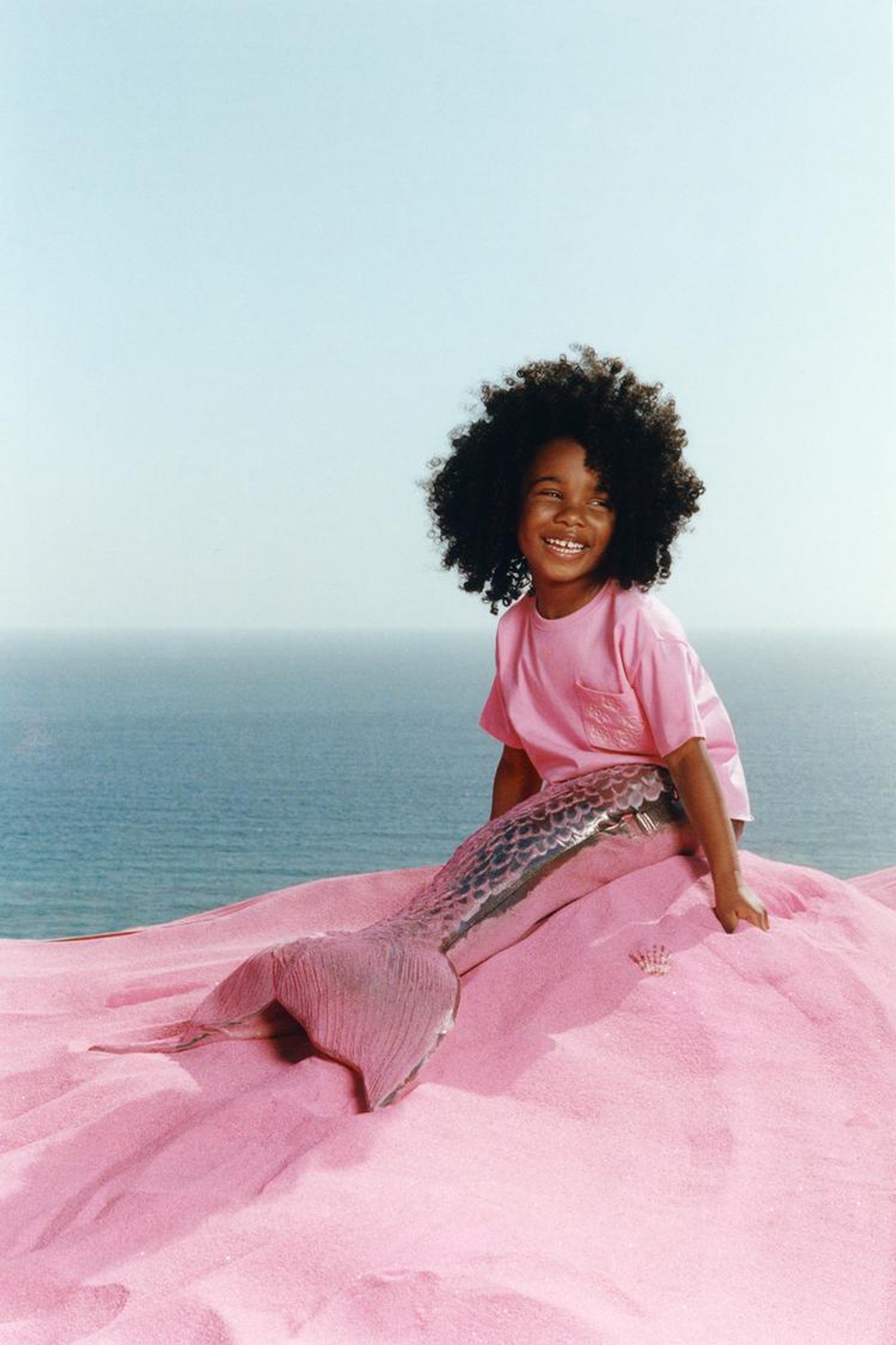 ZARA ФУТБОЛКА С КАРМАНОМ С ВЫШИВКОЙ, РОЗОВЫЙ