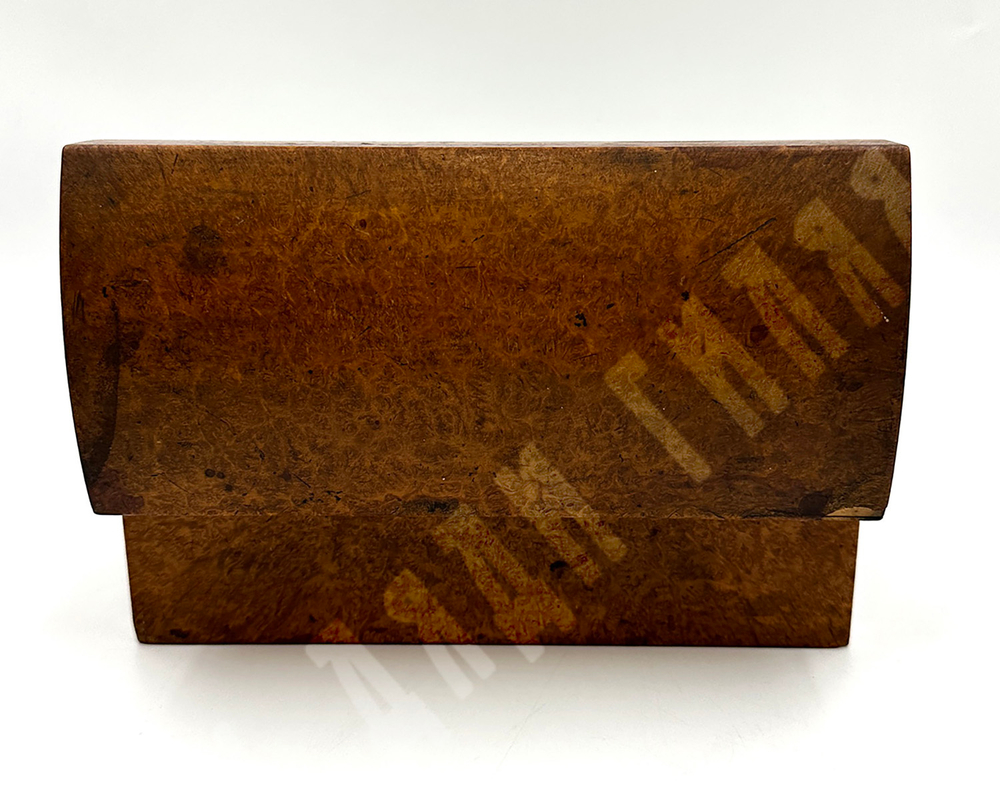 Шкатулка довоенная деревянная. СССР.  Первая половина XX в. Кап, столярная работа, ткань20,5×8×9 см;