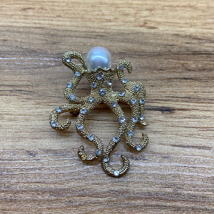 Брошь Осьминог с жемчужиной стразы металл золотистый