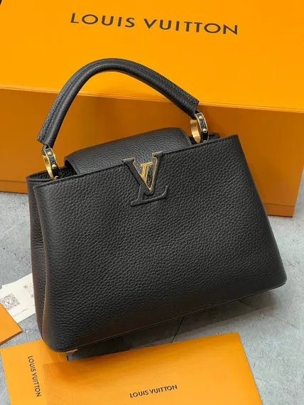 Сумка для женщин Louis Vuitton Capucines BB черный