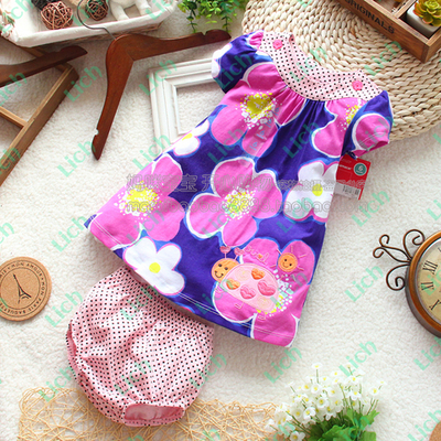 Костюм: платье с цветочным принтом и трусики в горох