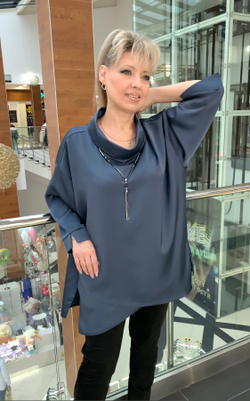 Нарядная туника в изумрудном цвете с разной длиной и хомутом