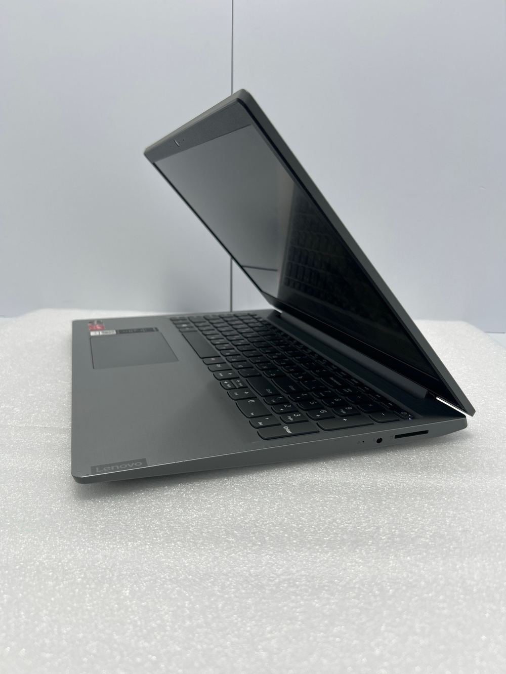 Ноутбук Lenovo IdeaPad S145-15API (81UT00P4RU) 15.6"/AMD Ryzen 5 3500U/RAM 8GB/SSD 512GB/AMD Radeon Vega 8/1920*1080/TN/Windows 11/Подсветка кл-ры: нет/серый. Состояние: Уценка/небольшой след. на матрице от клавиатуры