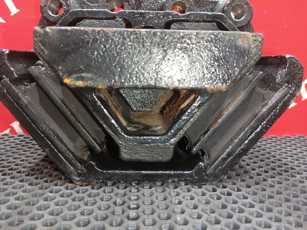 Подушка двигателя передняя 2023г