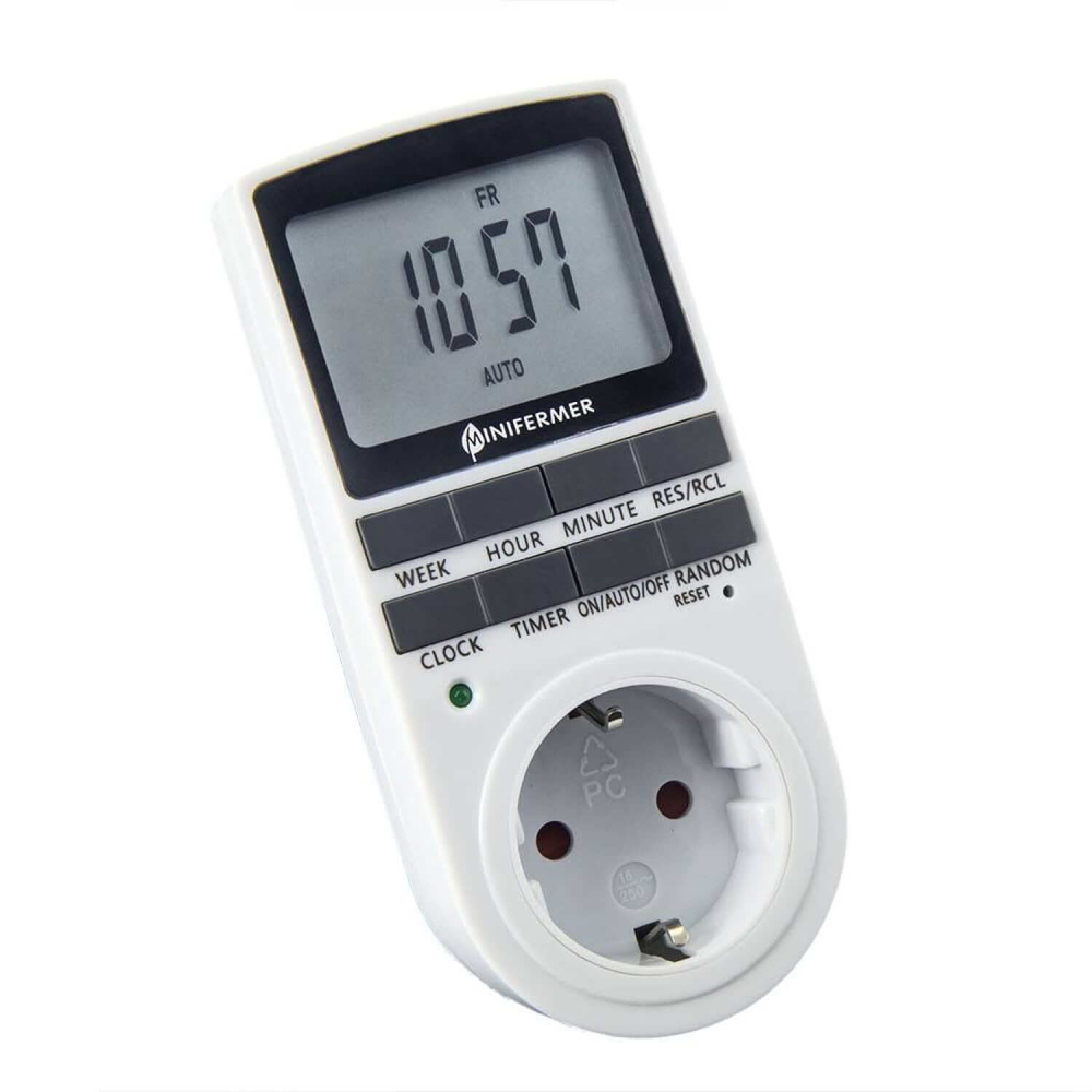 Розетка электрическая с таймером РТЦ-3, вид спереди, дисплей и кнопки