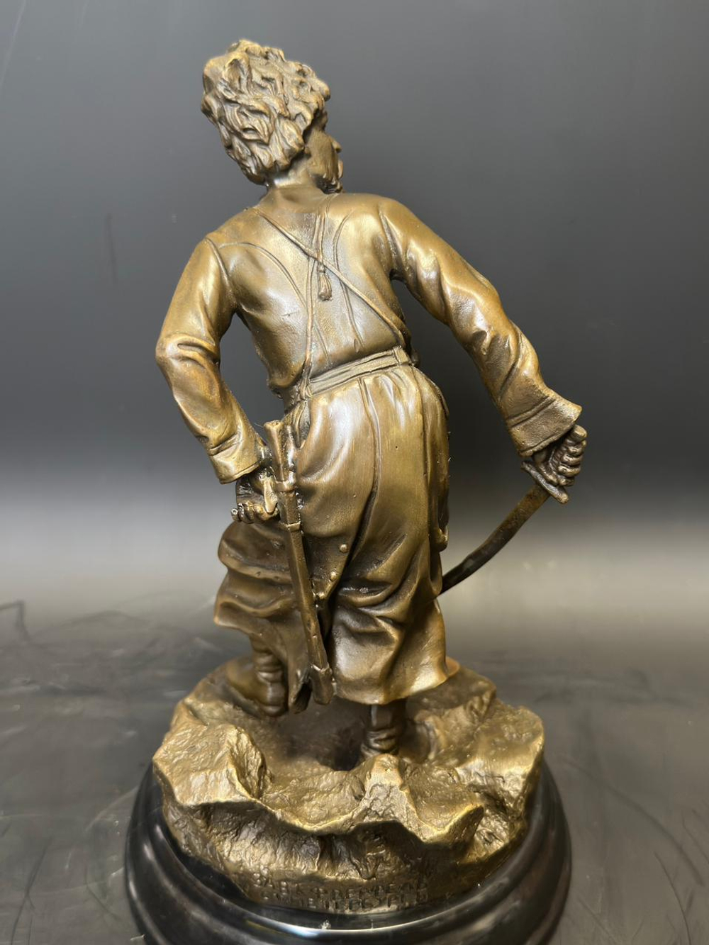 Бронзовая скульптура «Черкес, заметивший врага»