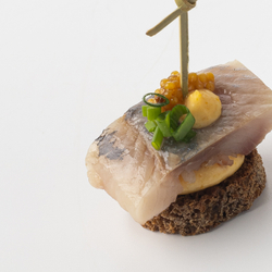 Канапе с сельдью 16 шт