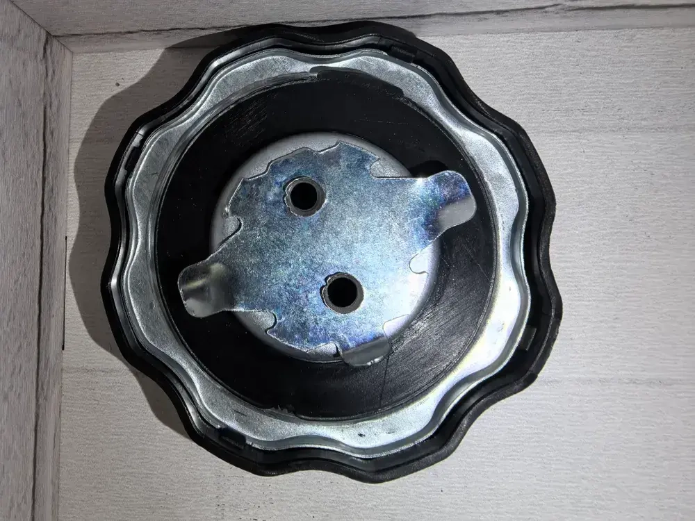 Крышка топливного бака пластик 160F-188F GX120-GX390