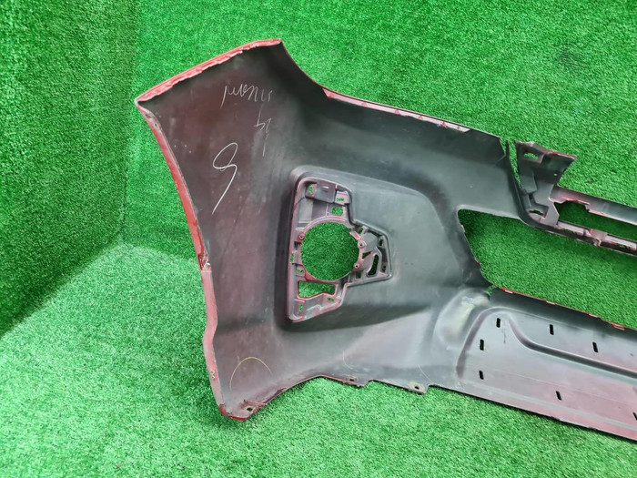 Бампер передний Toyota Hilux 8 (2018-2020)