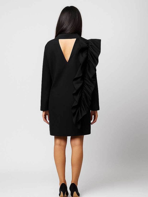 Платье-рубашка с воланом по плечу , черное