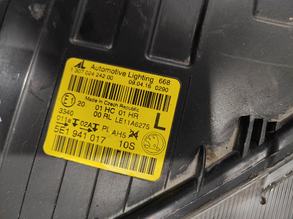 Фара левая Skoda Octavia 3 (A7) 13-17 Б/У Оригинал 5E1941017