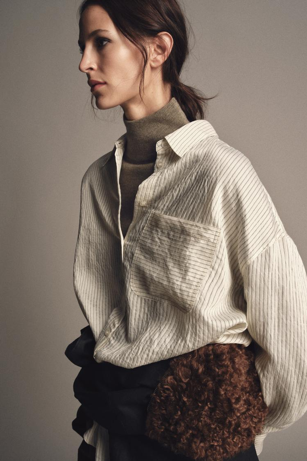 ZARA РУБАШКА ИЗ СТРУЯЩЕЙСЯ ТКАНИ В ПОЛОСКУ — ZW COLLECTION, БЕЛЫЙ/ЧЕРНЫЙ