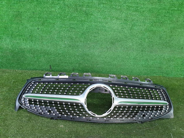 Решетка радиатора Mercedes CLA C118 (2019-2023)