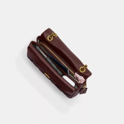 COACH СУМКА ЧЕРЕЗ ПЛЕЧО TABBY 26 С МЯГКОЙ ПОДКЛАДКОЙ, БОРДОВЫЙ