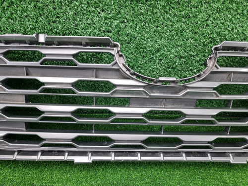 Решетка радиатора Toyota RAV4 5 XA50 (2018-н.в.)