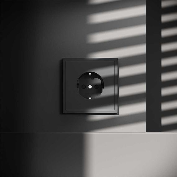 Розетка встраиваемая Voltum S70 с заземлением и защитными шторками, 16А, (графит) VLS040207