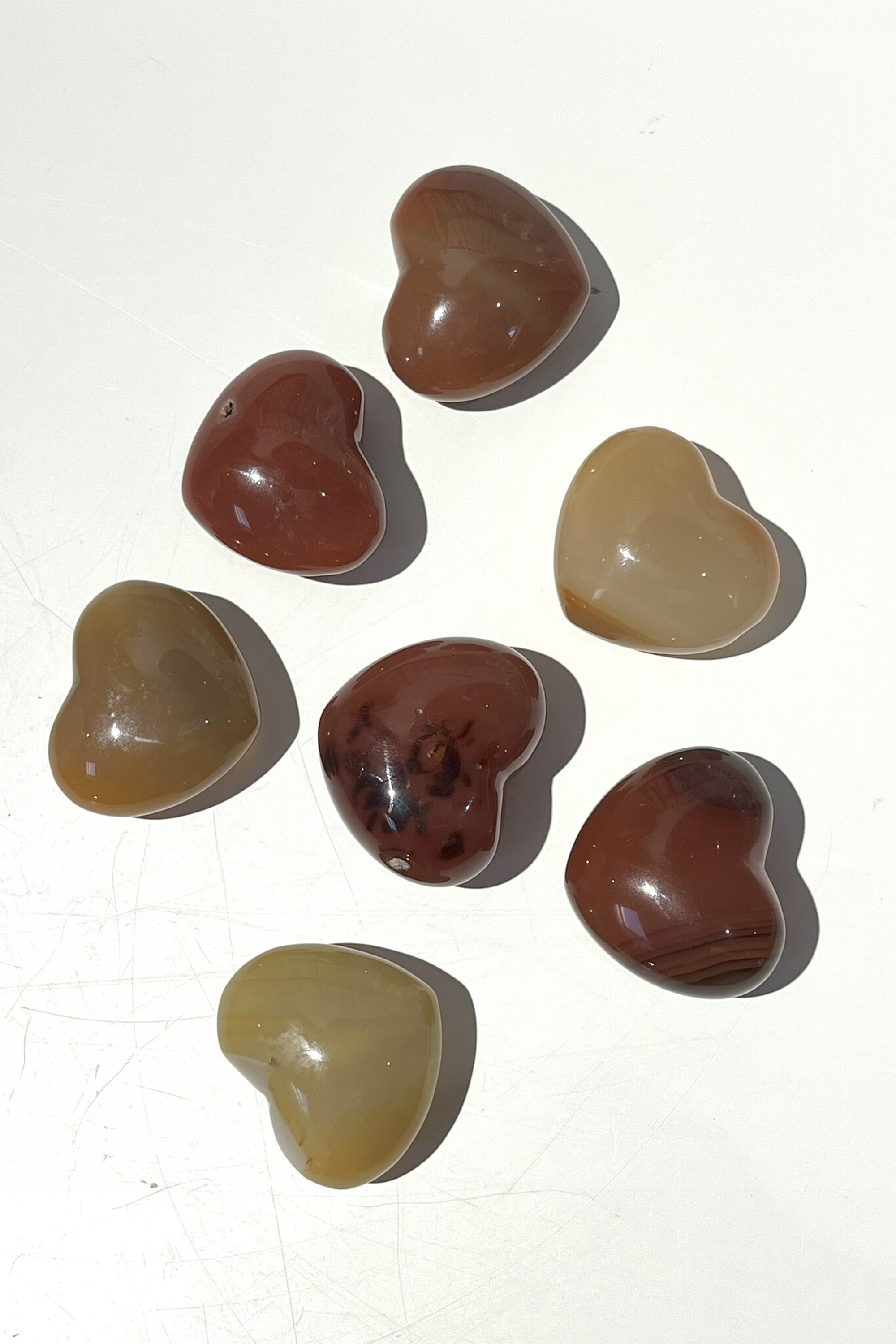 Сердечки из сердолика и горного хрусталя