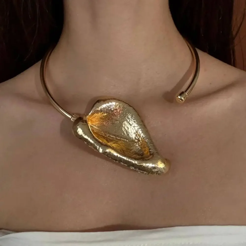 Колье-чокер Калла, Золотой