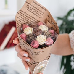 Шоколадный букет "Вкус Любви" с ягодой малиной, подарок на 8 марта, на День Рождения.