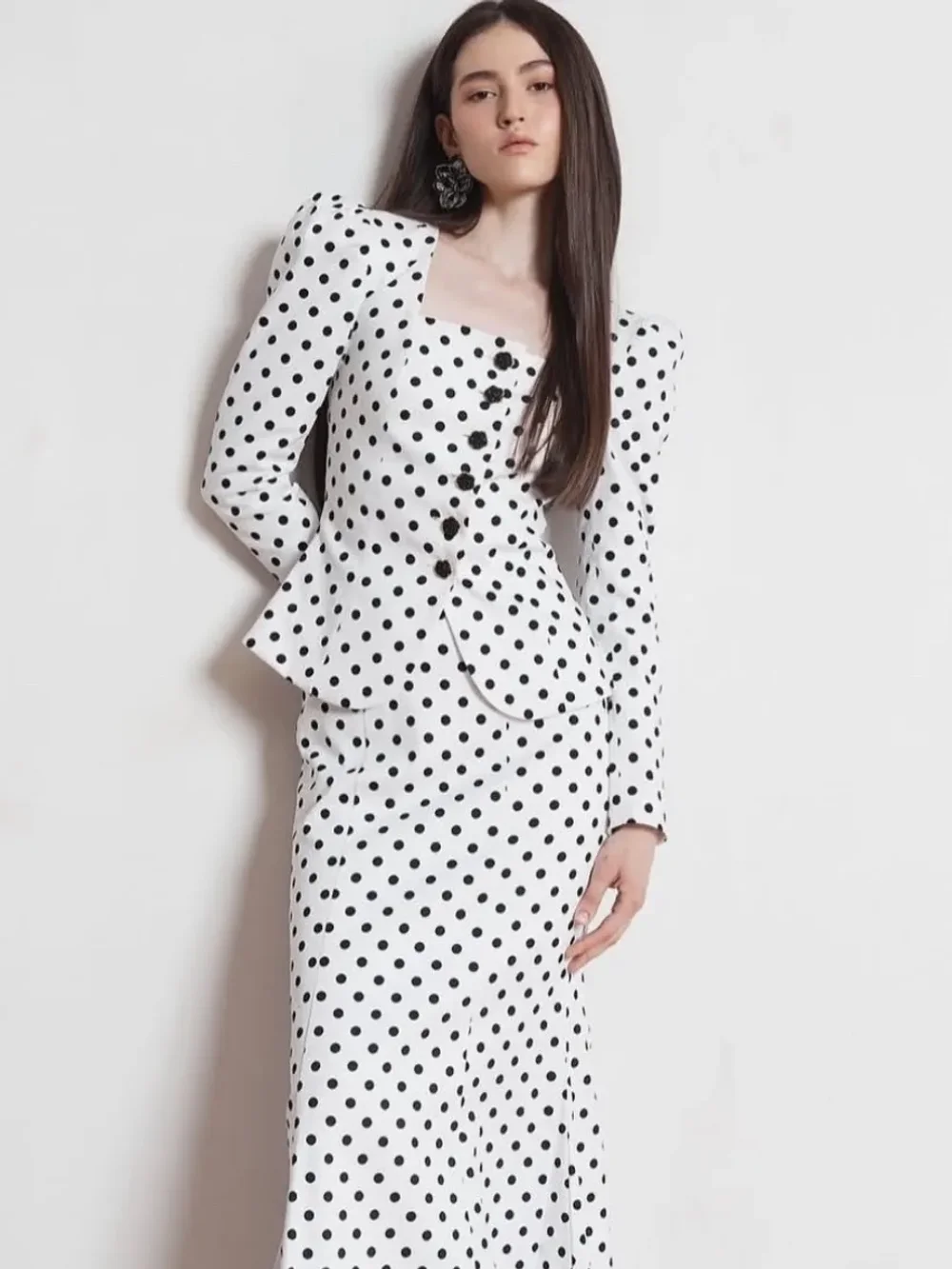 Серьги черные цветы