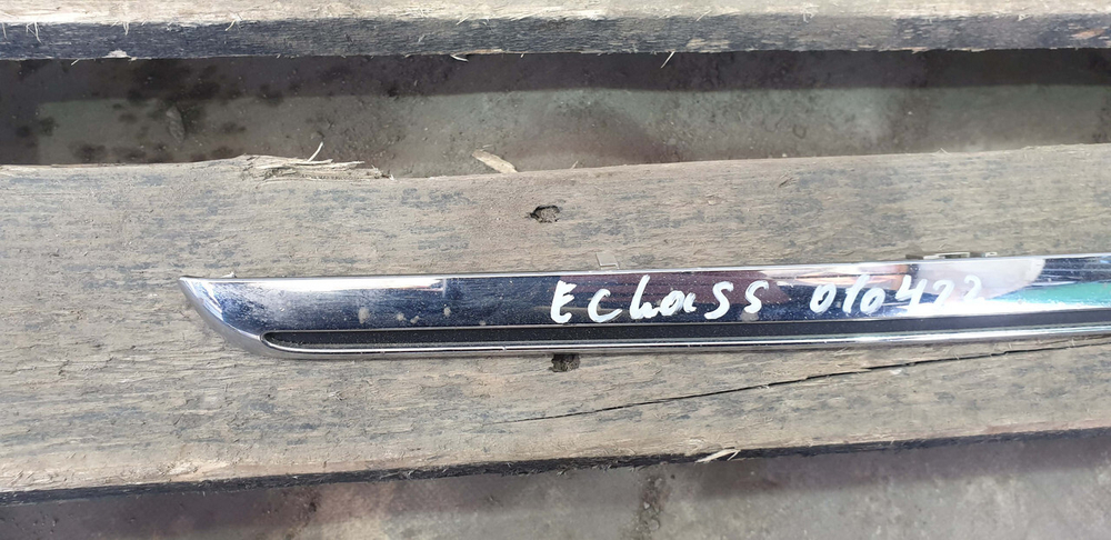 Молдинг решетки радиатора Mercedes E-Class (W213) 16-20 Б/У Оригинал A2138880273