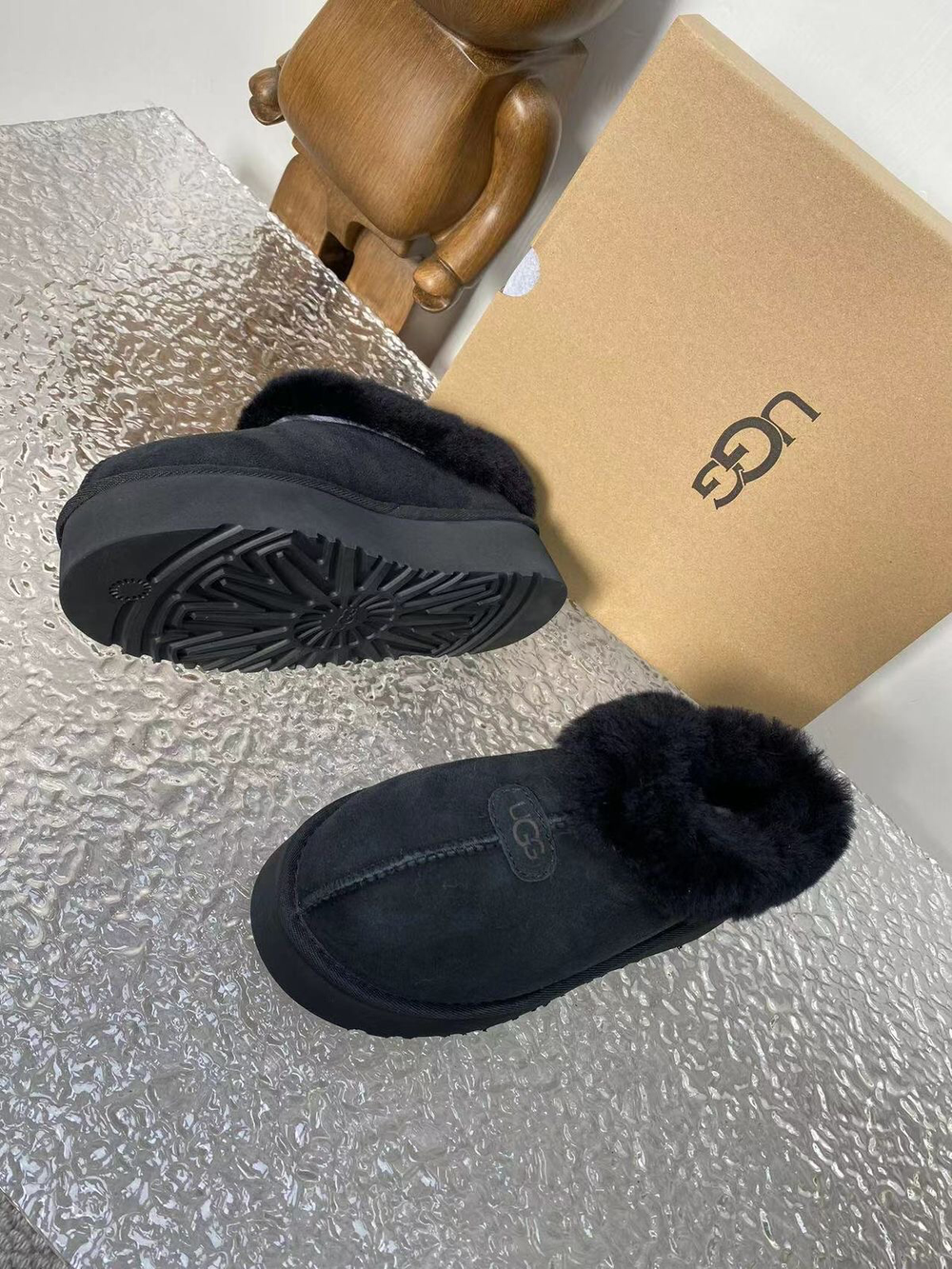 UGG