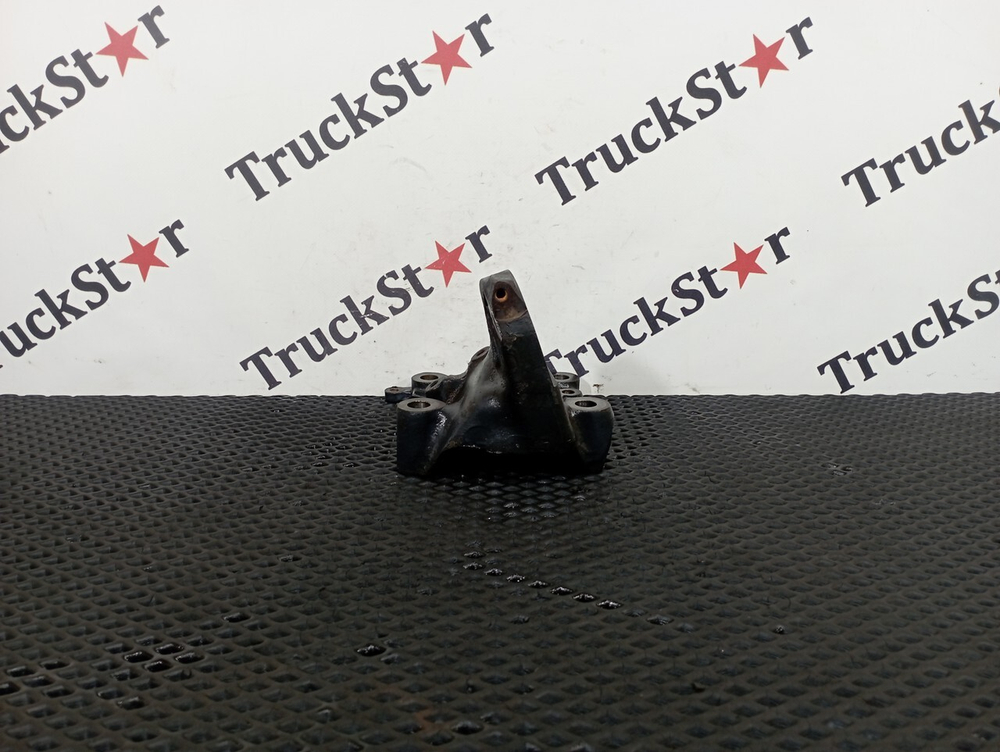 Кронштейн двигателя передний левый